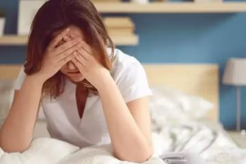 老公偷偷給前妻30萬買房,繼子生病卻不拿一分錢,妻子淚崩:離婚