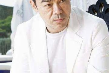 劉青雲曾嫌郭藹明是花瓶，日後卻成懷中妻，如今56歲成寵妻狂魔