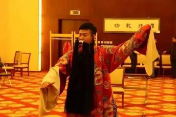 成名後，「硬漢一哥」拋妻棄子，遠嫁楊若兮，現在下線了，沒人用了