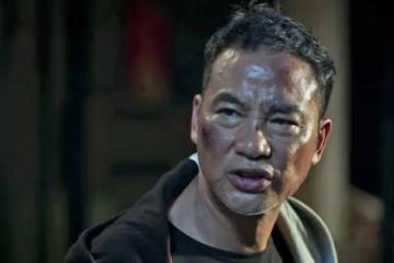 68歲任達華大陸穴位行走,鬍鬚如野人,原來表演15分鐘收50萬元