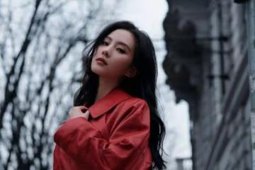 劉詩詩現身米蘭，穿過季皮衣，眼神變犀利，小白花一去不復返？