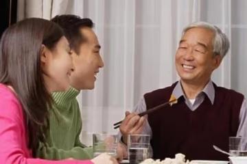 兒子，家你養錢你掙，還每月給你岳母兩千養老費太虧，你還是離婚