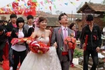 房子只寫婆婆名，她逼媳婦出20萬裝修養老，媳婦拿出協議書蒙