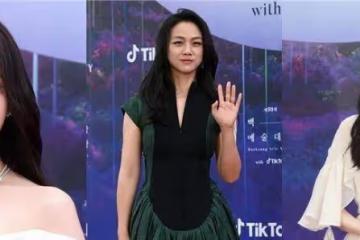 韓國百想大賞紅毯:湯唯胖一圈,宋慧喬范兒足,IU秀智初戀臉絕美