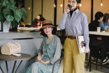 女人老了要少穿打底褲、運動鞋!瞧三木媽穿「長裙+平底鞋」多美