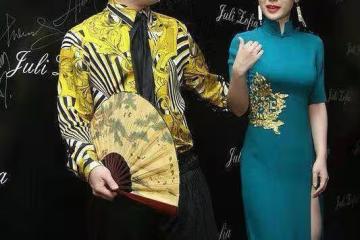 柳岩這身材不穿旗袍可惜了，「蜂腰」長腿太傲人，線條美得不真實
