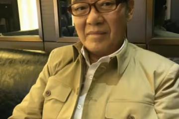 李立群退休後相隔10個月「重返對岸」穿桃紅衣嗨喊：回內地感覺很好