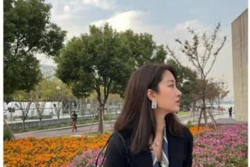 女人別總把「絲巾」當拍照道具,學楊采鈺這樣搭衣服,特洋氣高級