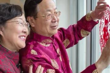 父親娶了繼母后，俺接受不了，第一次回家，推開門令俺淚流不止