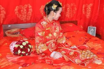 結婚22年,妻子進城四年要離婚,丈夫見人就哭訴:這個女人太狠了