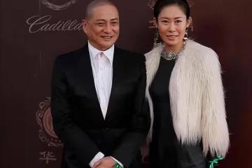 湯鎮業夫婦罕見露面,小25歲嬌妻長相一般但身材好,穿貂皮很貴婦