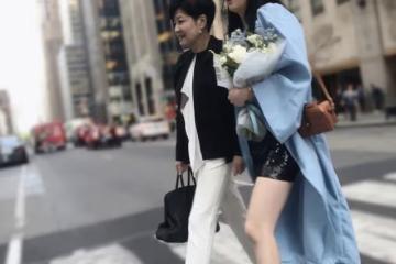 李詠21歲女兒大學畢業！在美國提前一年完成學業，曬母女合影慶祝