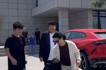 王楠豪宅曝光，豪華像酒店，院中停300萬豪車，嫁百億富豪太幸福