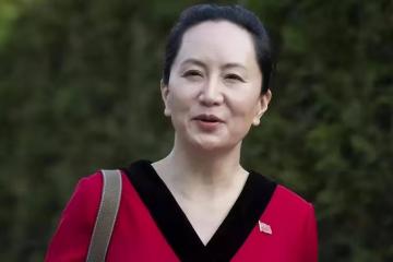 孟晚舟不需要金銀珠寶來襯托,一顆「胸針」承載著高貴氣質,如此精緻