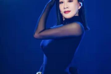 鍾麗緹時隔28年重現經典人魚造型，大女兒穿性感內衣大秀完美身材