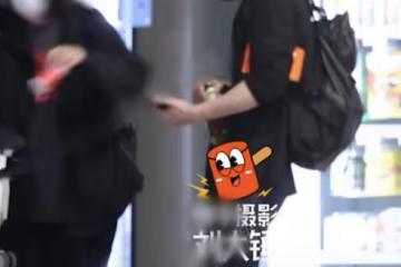 高圓圓趙又廷帶女兒現身機場，4歲Rhea穿裙子戴草帽，萌態十足