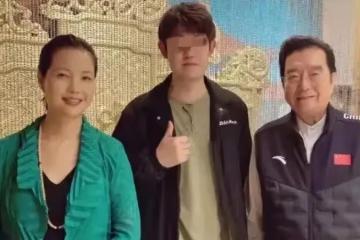 李天一出獄後曬全家福!穿百元外衣大變樣,曝改名換姓將移民美國
