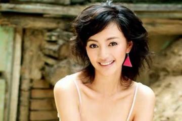 27歲成名嫁華誼副總裁,天后王菲都給她當伴娘,今掌管半個娛樂圈
