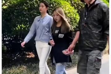 關曉彤助理意外走紅，二人同框被抓拍，引網友熱議：衣品差距真大