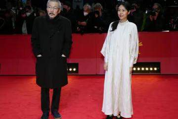 第72屆柏林電影節獲獎名單公布，洪尚秀與女友金敏喜頒獎禮秀恩愛