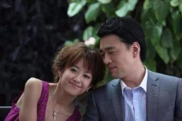 出道25年零緋聞,當紅時娶初戀,他才是人生大贏家!