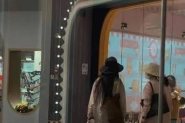 郭碧婷兒女雙全後放飛自我！素顏跟向太帶女兒出遊，女兒好漂亮啊