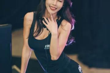 她37歲踏進「夜店」成為最火女DJ,網友都在饞她的身子!