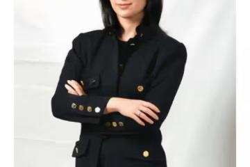 看完何超瓊,才知道什麼是真正的「名媛」!發微卷、打扮簡約高級