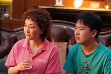 她是知名演員,事業期裸婚普通丈夫,50歲靠演郭麒麟「媽媽」翻紅