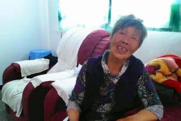 爸媽全款買婚房，新婚一個月岳父母搬來住，爸媽來家一趟他們蒙住