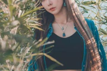 奎丁深V傲人圓弧低胸險彈出！哀喊嬌喊「誤觸1禁忌」：請撕爛我衣服