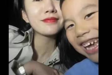 橫著親,黃曉明公開彈女性屁股,黃覺粗魯牽手女藝人,醜態百千