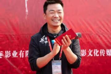 首位直面金掃帚的一線明星，4年後，他又帶著「王炸」回來了