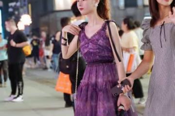 三伏天穿連衣裙,清涼舒適又優雅,搭配高跟涼鞋更顯身姿曼妙