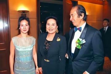 何鴻燊二太離世一周年,何氏三姐妹攜手出席活動,大姐何超瓊帶隊