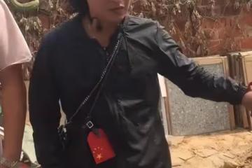 陳志朋替拜把兄弟盡孝,給農村乾爹蓋新房,在農村吃新房團圓飯