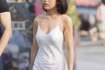 知性大方的弔帶裙女子，盡顯蜂腰長腿般曼妙身姿，造型簡直太時尚