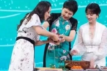 張凱麗61歲了還是那麼溫柔!趙雅芝變帥哥了,穿旗袍身材還是凹凸不平