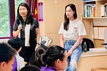何超欣現身清華附小上課！她是賭王最愛的幼女，只因長相像利智？