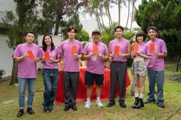 45歲歐雅若大方認愛,現身《某某》開機儀式,羞曝17年好友變戀人