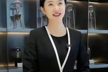 學生被撞死媽媽跳樓後續:家屬為母子舉辦葬禮,學校門口擺滿鮮花