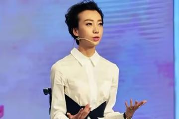 事實證明,那個讓張藝謀愧疚一生的女人,已經走上了另一條大道
