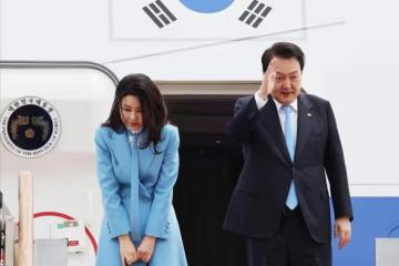 國外第一夫人訪美！藍色連衣裙過於溫柔清純，卻輸給了李雪主的王府臉