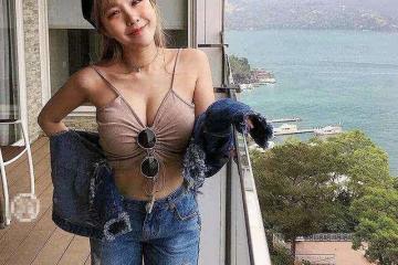簡約修身的小腳牛仔褲，穿出曼妙有致的身材，非常迷人