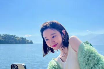 唐藝昕曬出私服look,毛絨外套配小背心好美,青春感十足