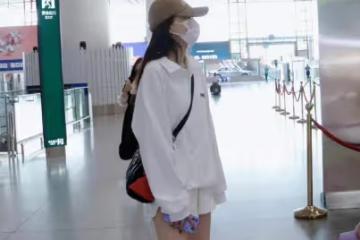 孫怡機場私服,白色翻領衛衣配同色系短褲,休閒舒適又青春