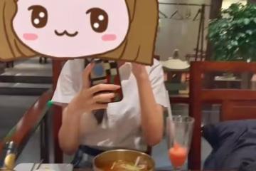 高曉松14歲女兒罕曝光，渾身奢侈品白到發光，做睫毛美甲氣質成熟