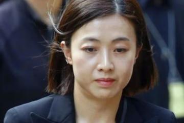 他沒樣貌沒豐厚家底,為何能彎道超車李嘉欣呂麗君,成最後贏家