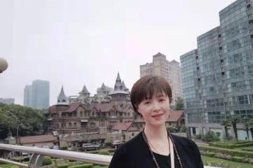 蔣欣私服終於美了,百褶裙配開衫減齡又洋氣,「瘦」下來漂亮極了