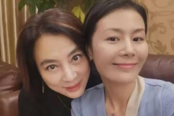 李玲玉素顏自然且自信,60歲白髮不染不扮美,老態真實越看越漂亮